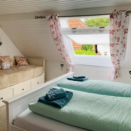 - Nisa 1895 アパート